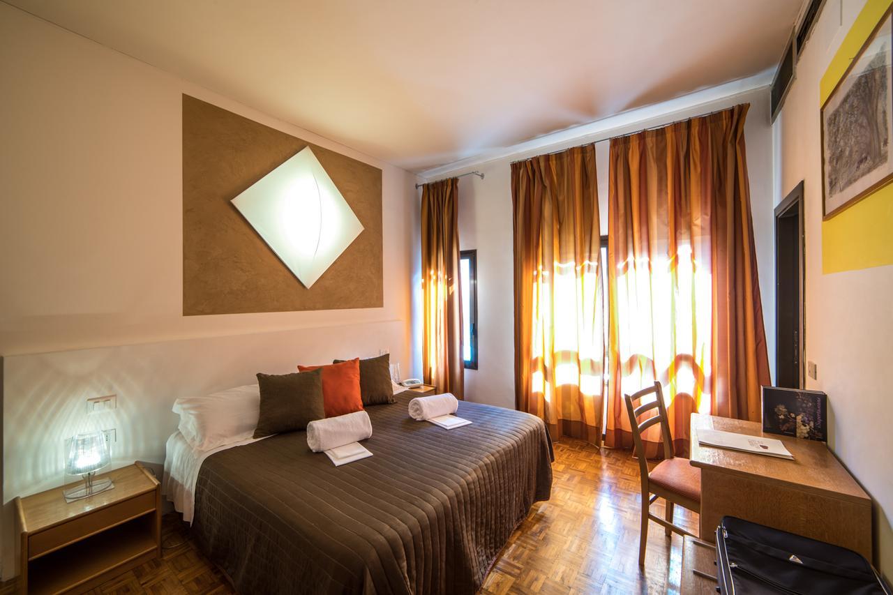 Hotel La Vecchia Cartiera Colle di Val d'Elsa Exterior foto